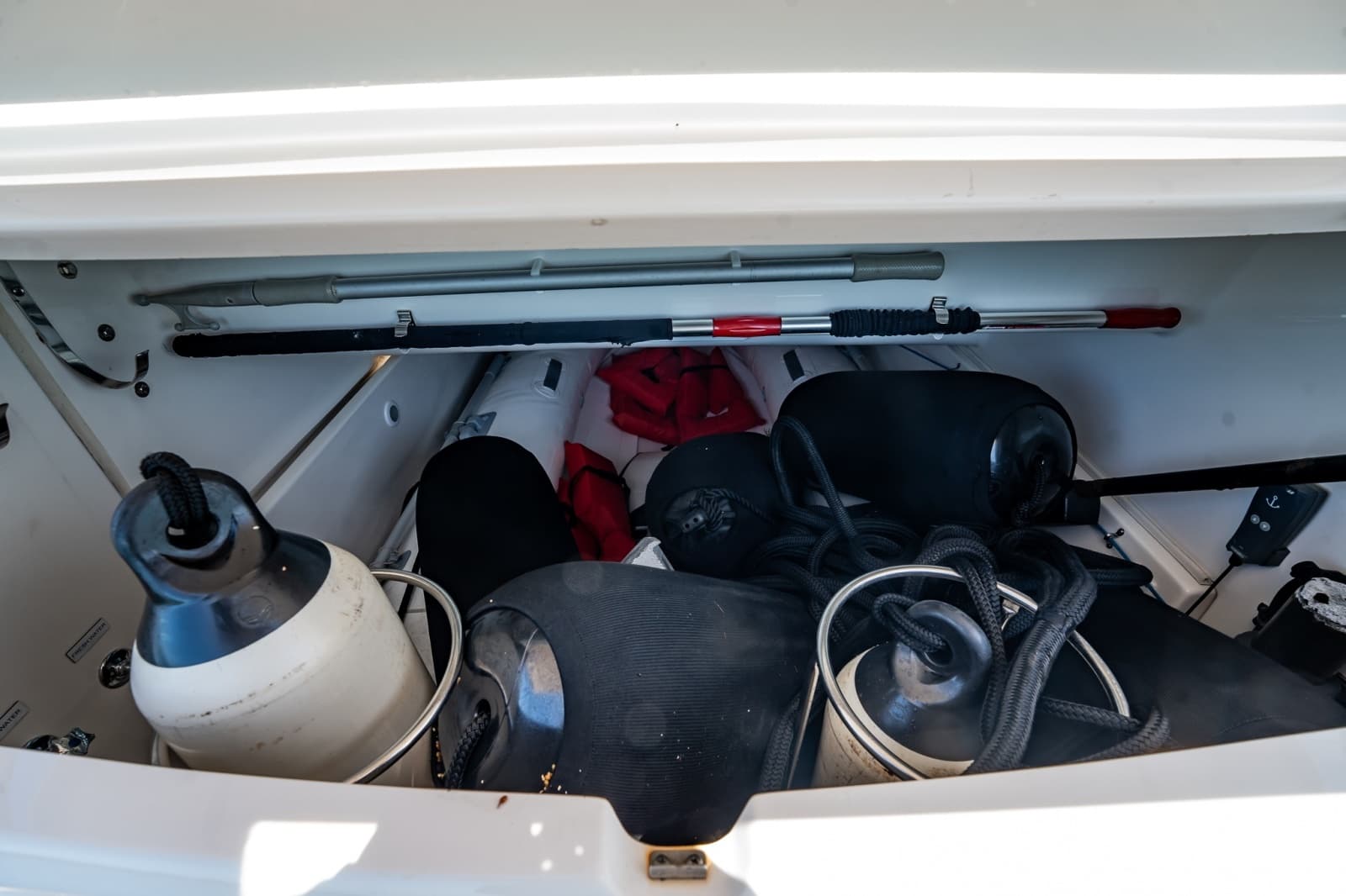 2016 Riviera 5000 Sport Yacht - Photo 42
