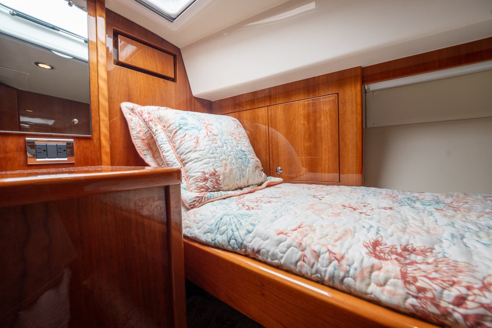 2016 Riviera 5000 Sport Yacht - Photo 78