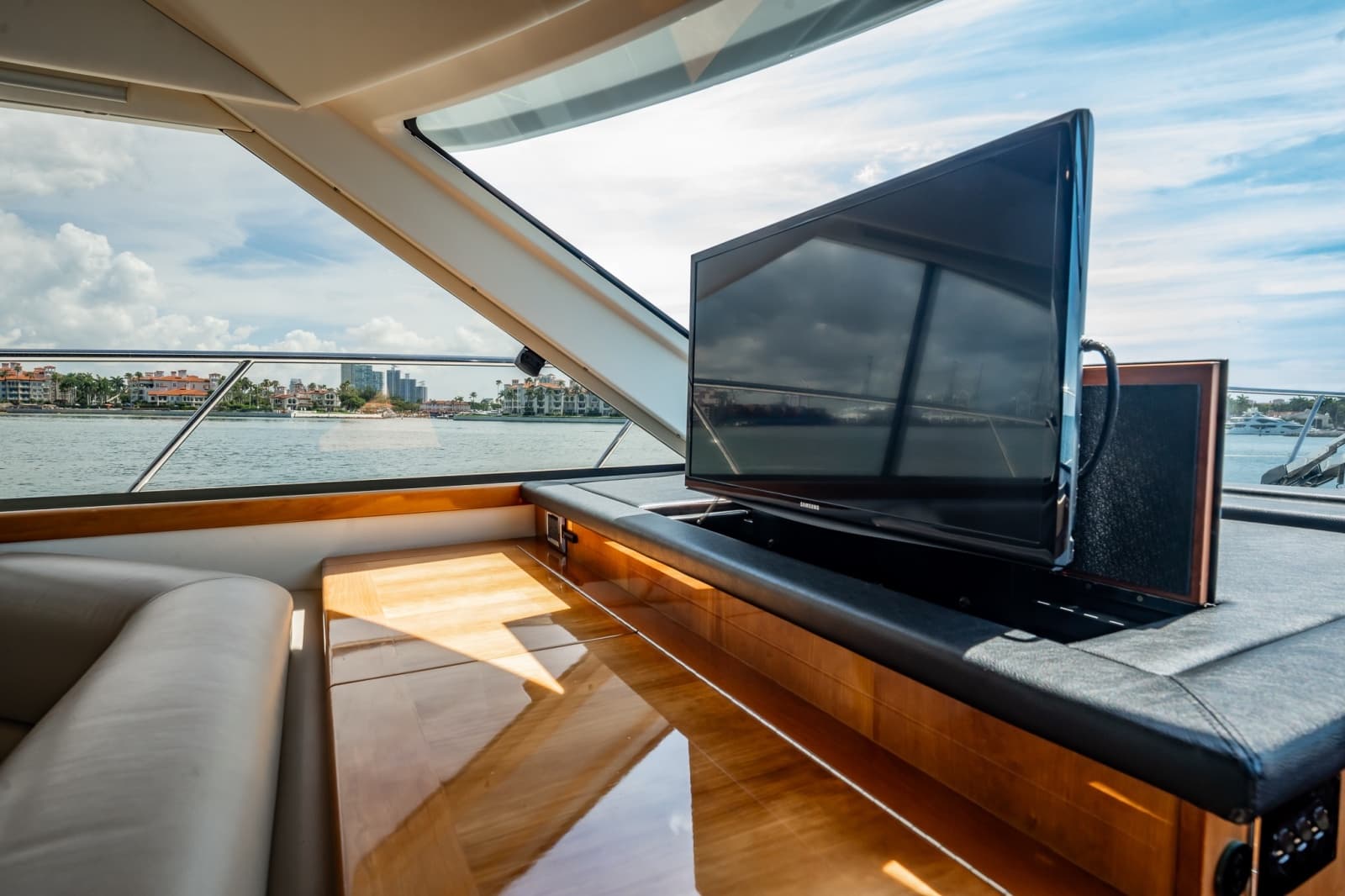 2016 Riviera 5000 Sport Yacht - Photo 54