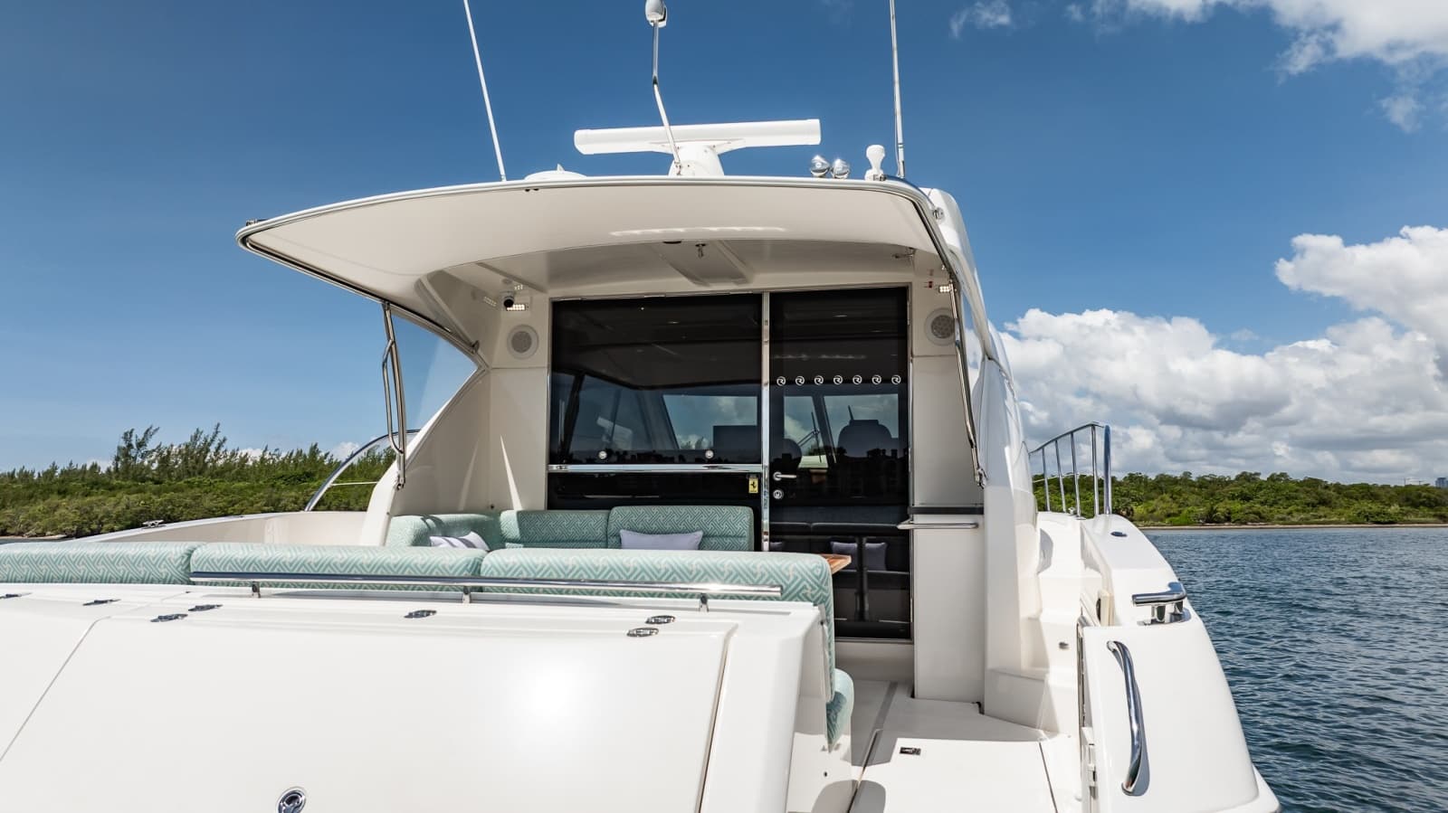 2016 Riviera 5000 Sport Yacht - Photo 25