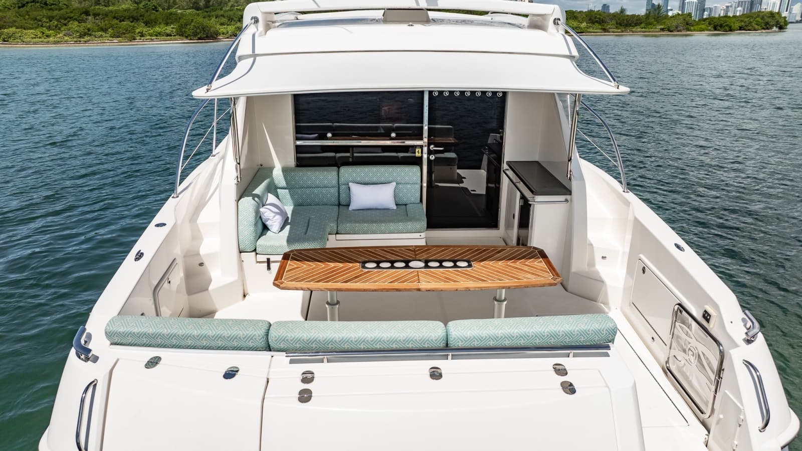 2016 Riviera 5000 Sport Yacht - Photo 24