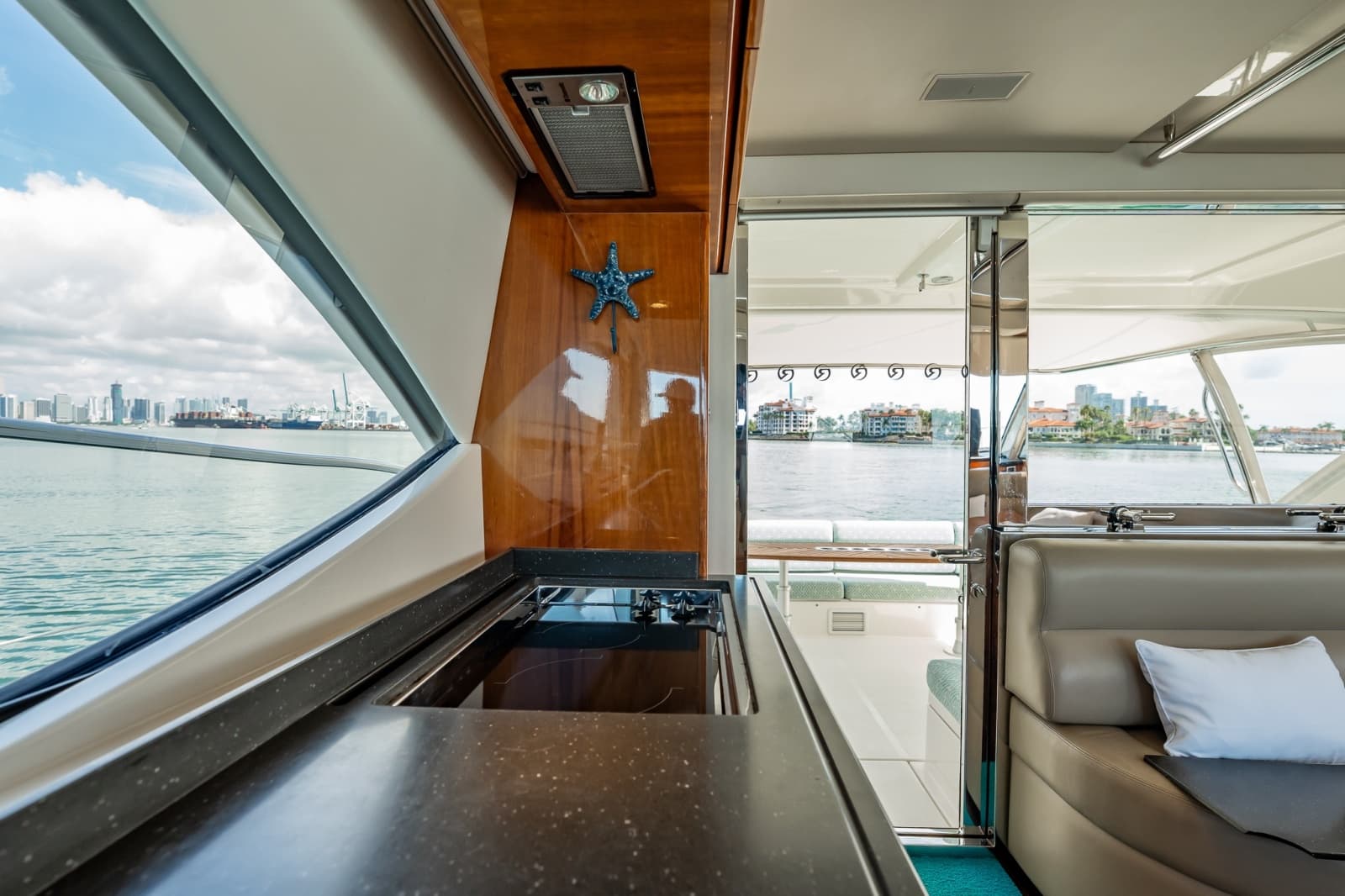 2016 Riviera 5000 Sport Yacht - Photo 70