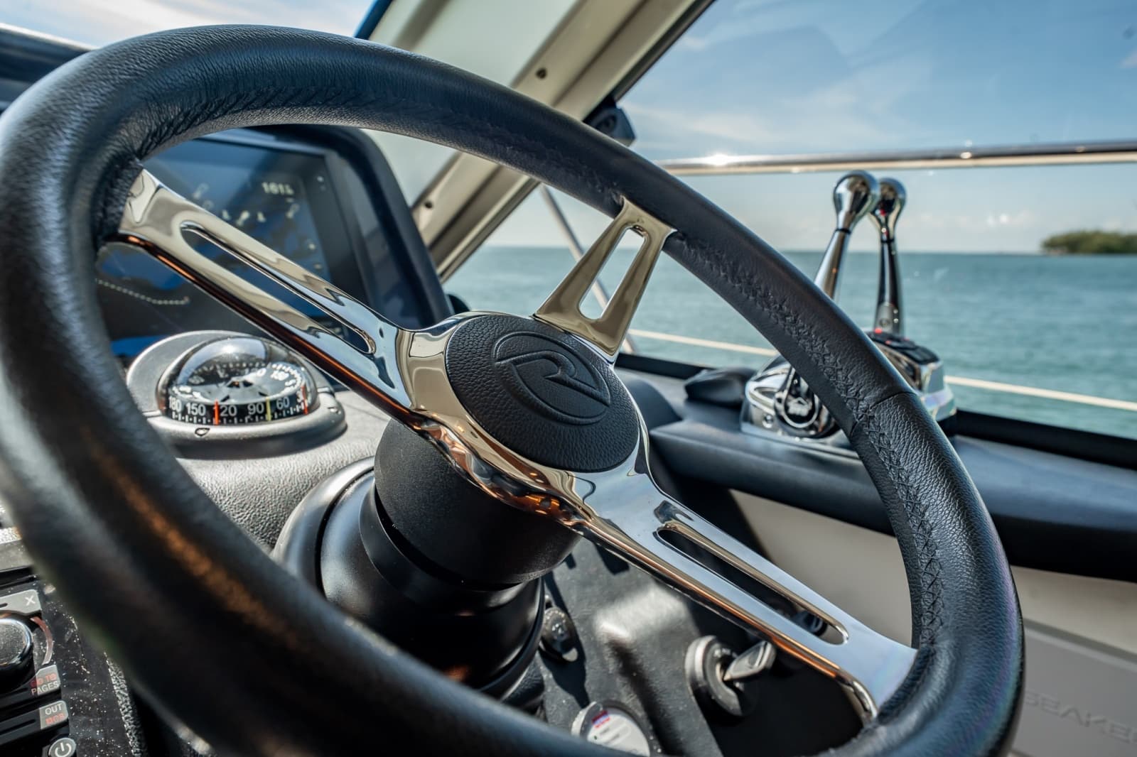 2016 Riviera 5000 Sport Yacht - Photo 62