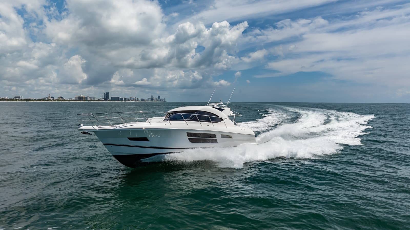 2016 Riviera 5000 Sport Yacht - Photo 8