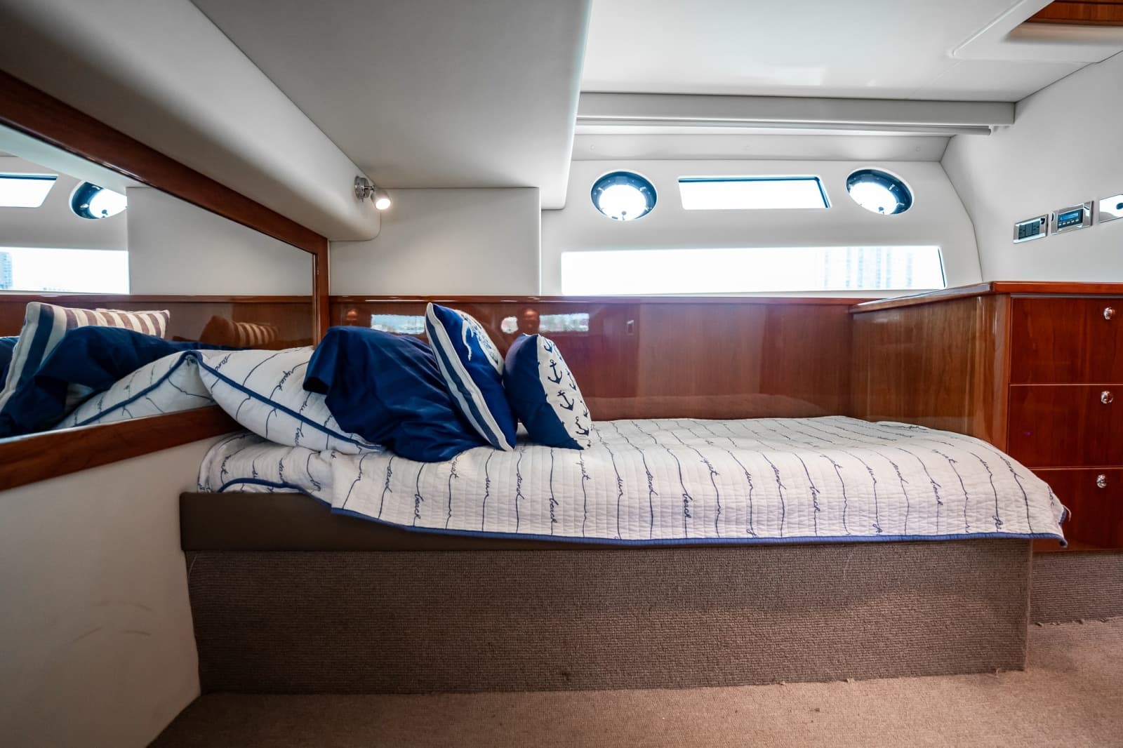 2016 Riviera 5000 Sport Yacht - Photo 79
