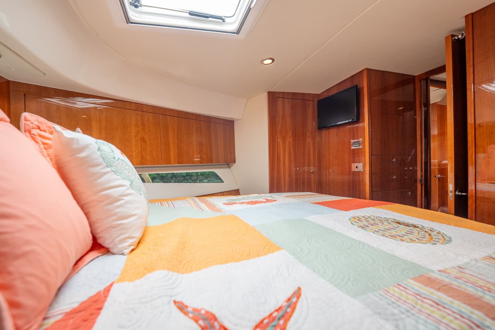 2016 Riviera 5000 Sport Yacht - Photo 87