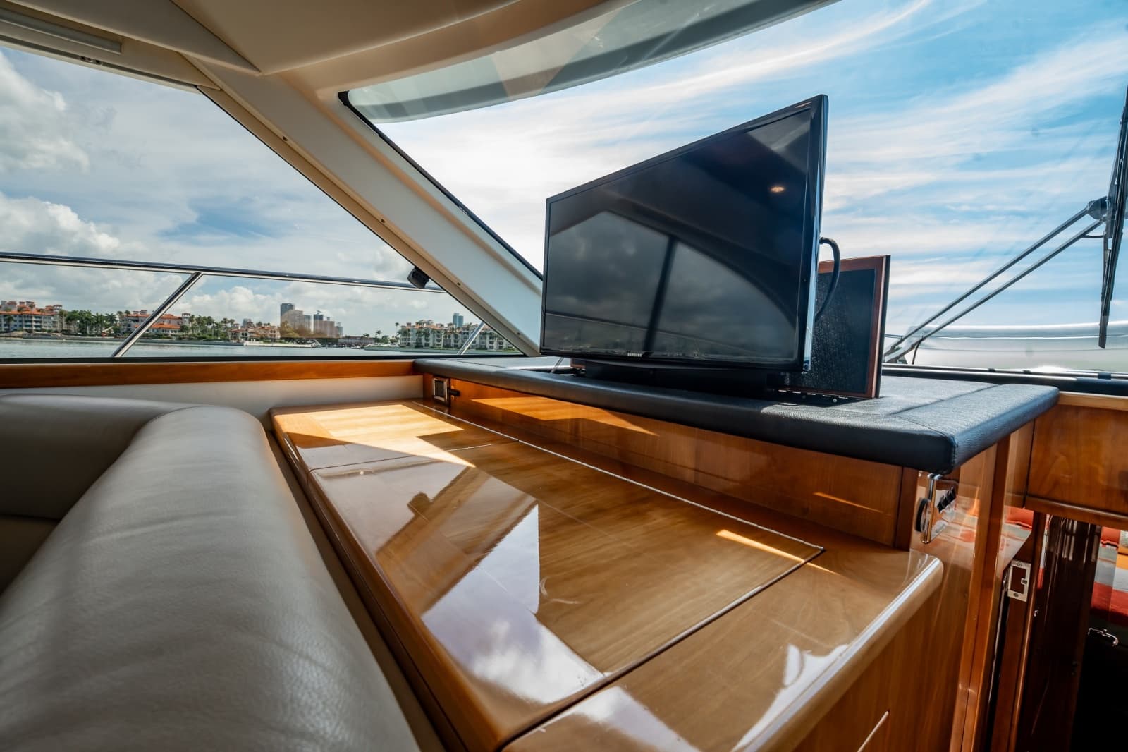 2016 Riviera 5000 Sport Yacht - Photo 71
