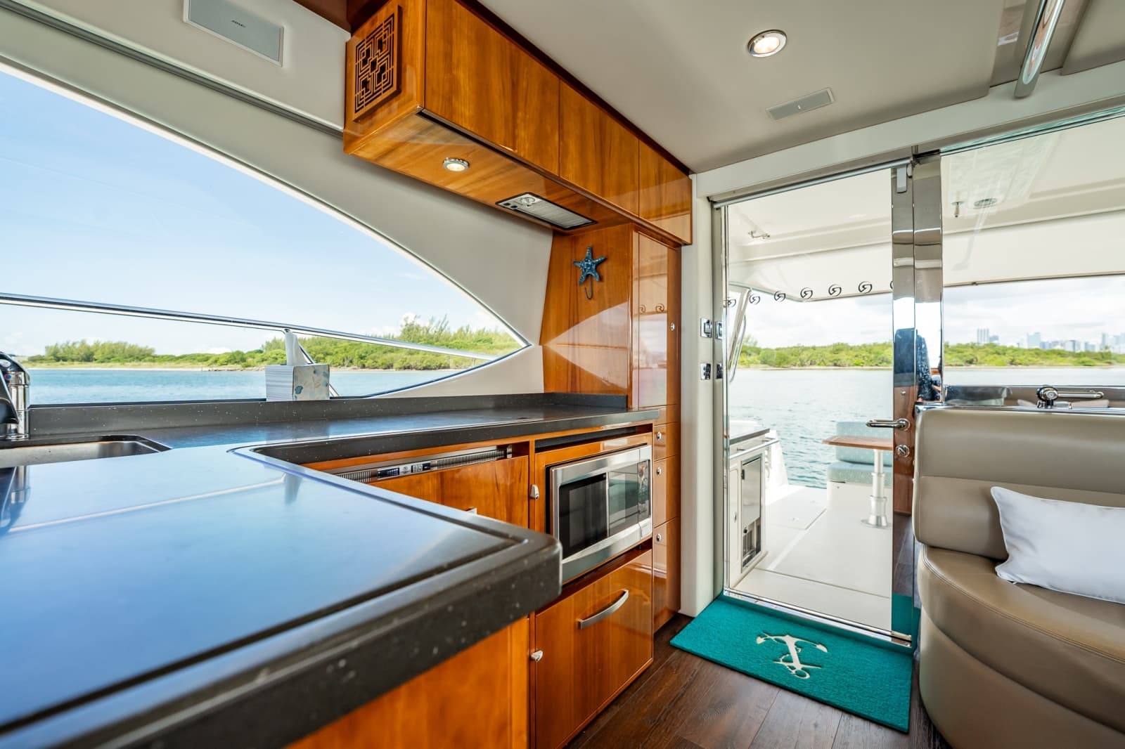 2016 Riviera 5000 Sport Yacht - Photo 57
