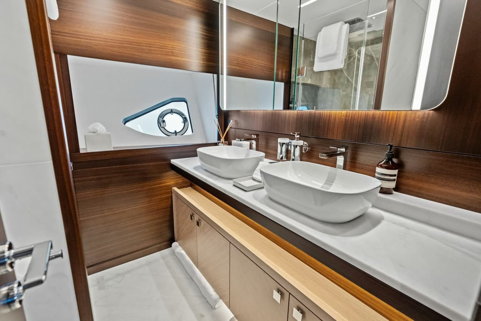 2026 Sunseeker 88 Yacht - Photo 78