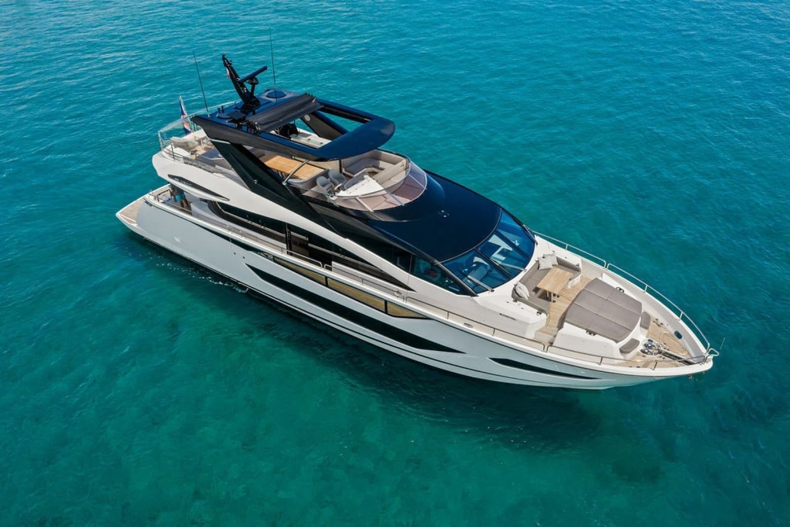 2026 Sunseeker 88 Yacht - Photo 3