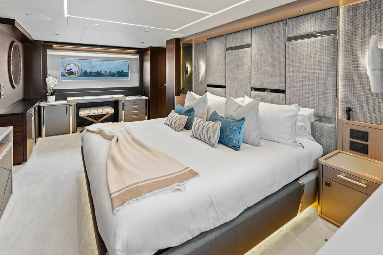 2026 Sunseeker 88 Yacht - Photo 68