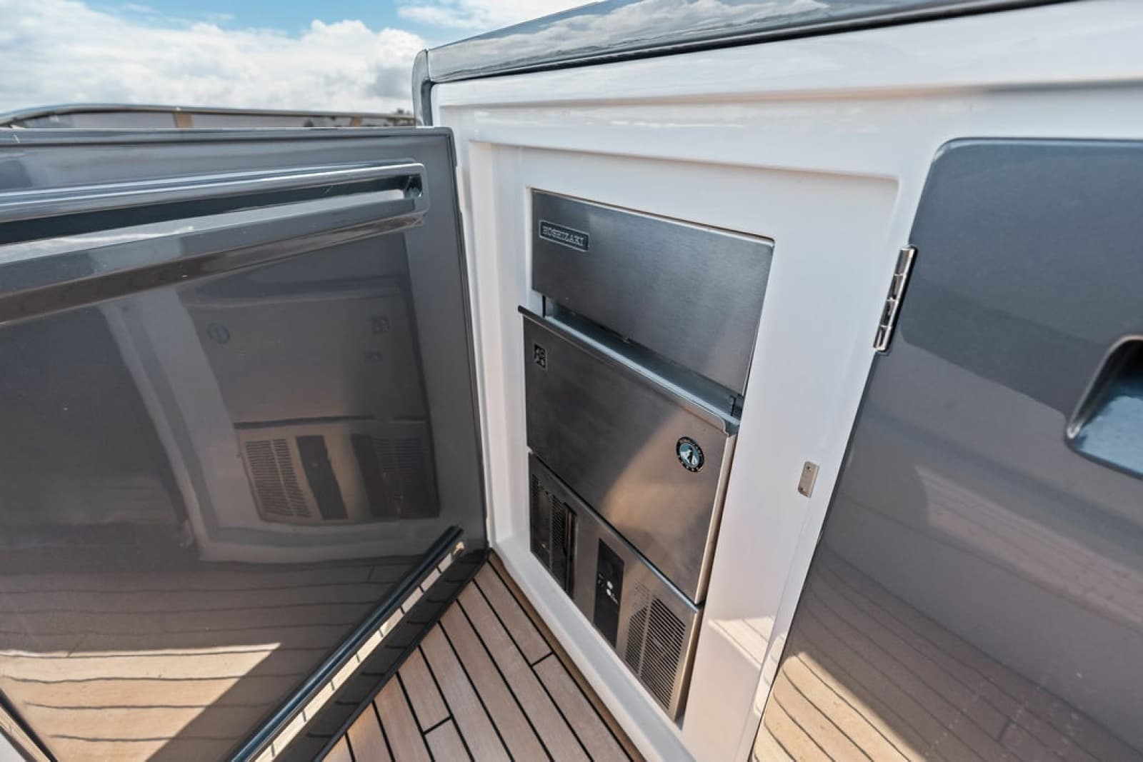 2026 Sunseeker 88 Yacht - Photo 36