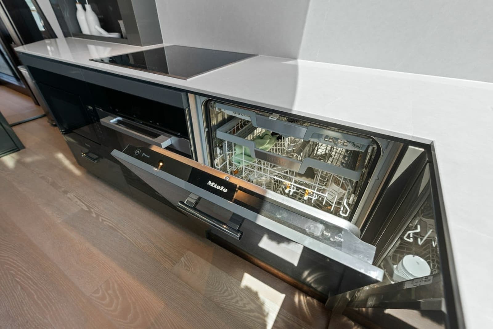 2026 Sunseeker 88 Yacht - Photo 56