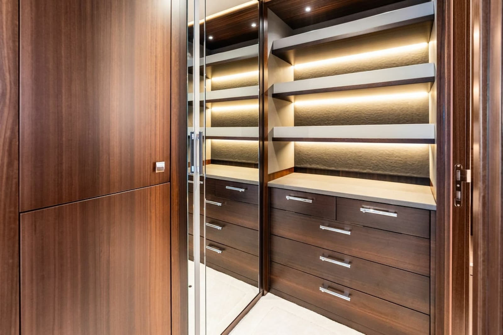 2026 Sunseeker 88 Yacht - Photo 70