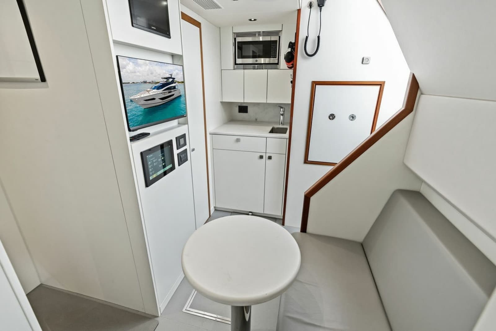 2026 Sunseeker 88 Yacht - Photo 98