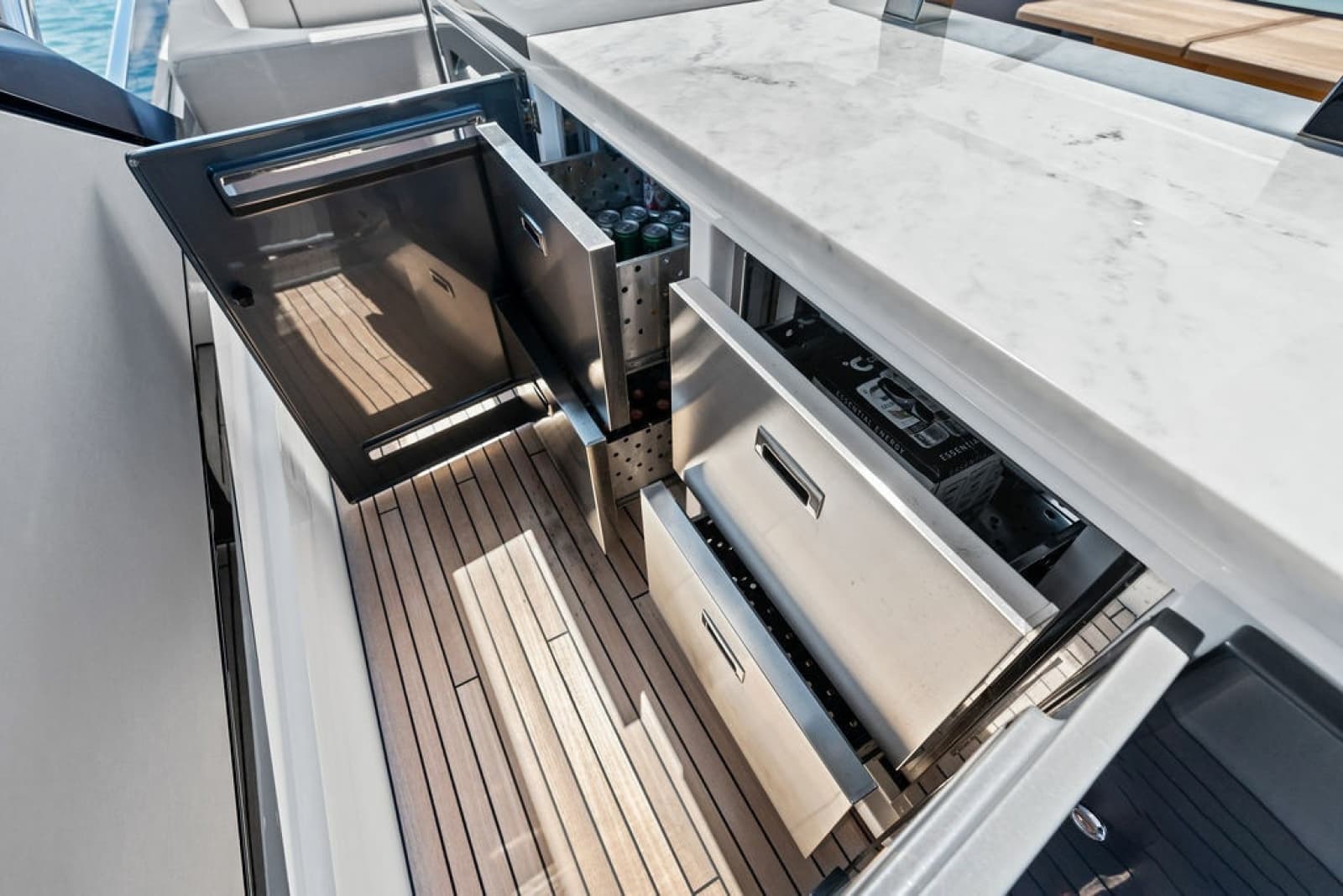 2026 Sunseeker 88 Yacht - Photo 38