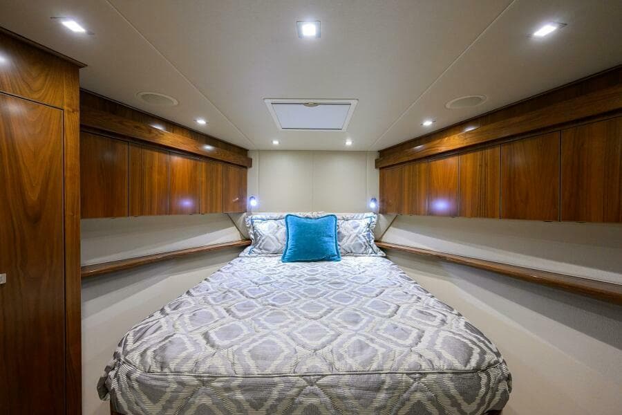 2019 Viking 80 Convertible - Photo 16
