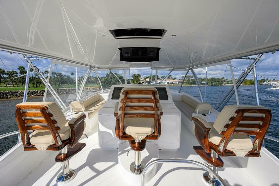 2019 Viking 80 Convertible - Photo 31