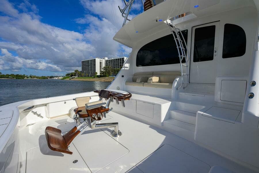 2019 Viking 80 Convertible - Photo 37