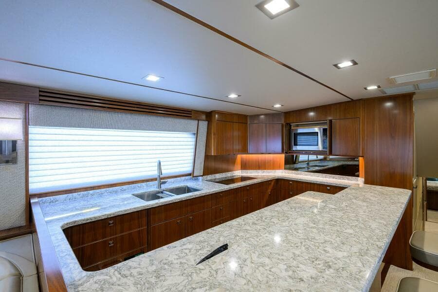 2019 Viking 80 Convertible - Photo 8