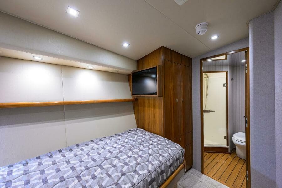 2019 Viking 80 Convertible - Photo 30