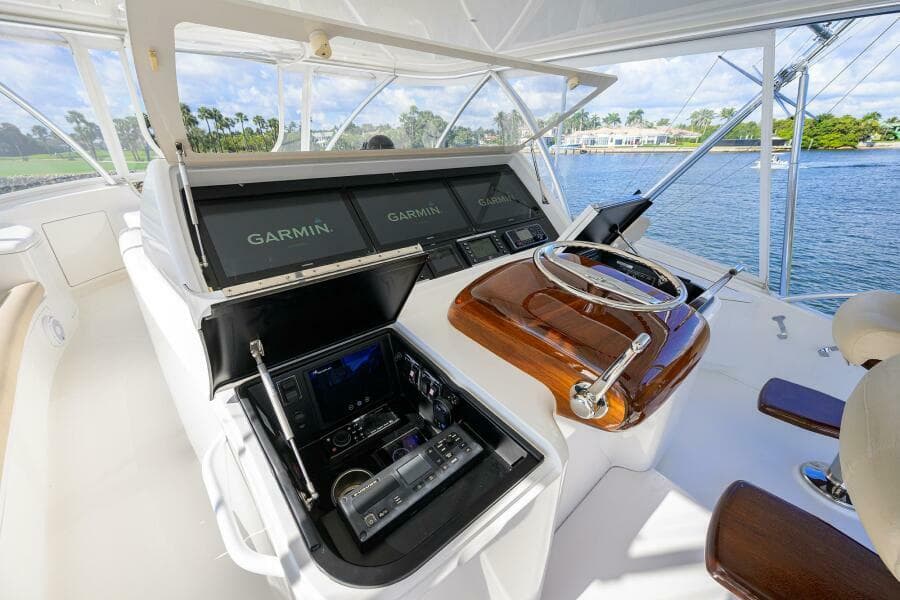 2019 Viking 80 Convertible - Photo 32