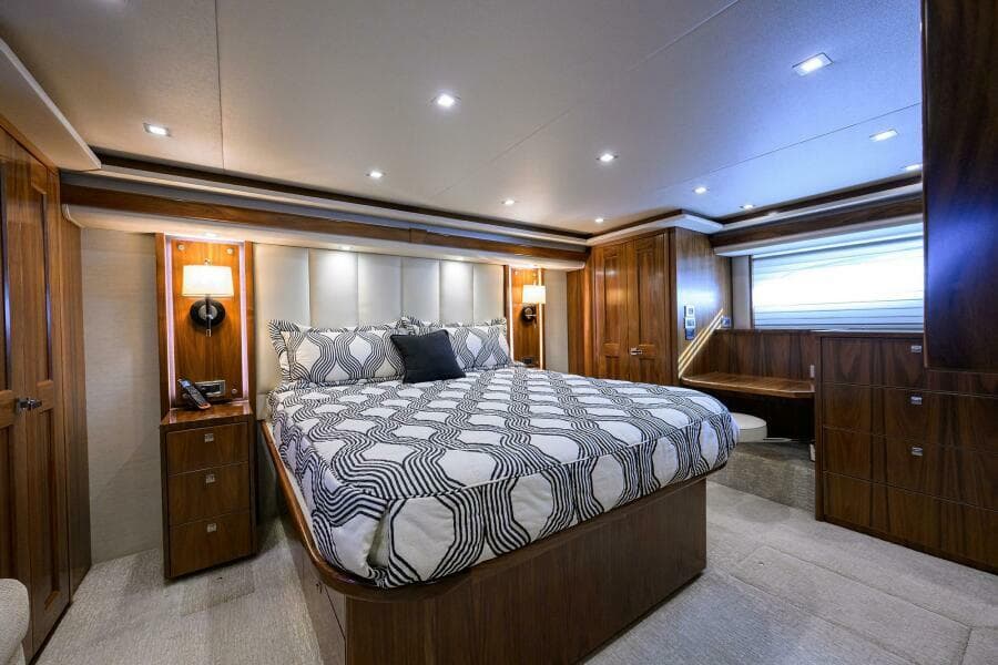 2019 Viking 80 Convertible - Photo 11