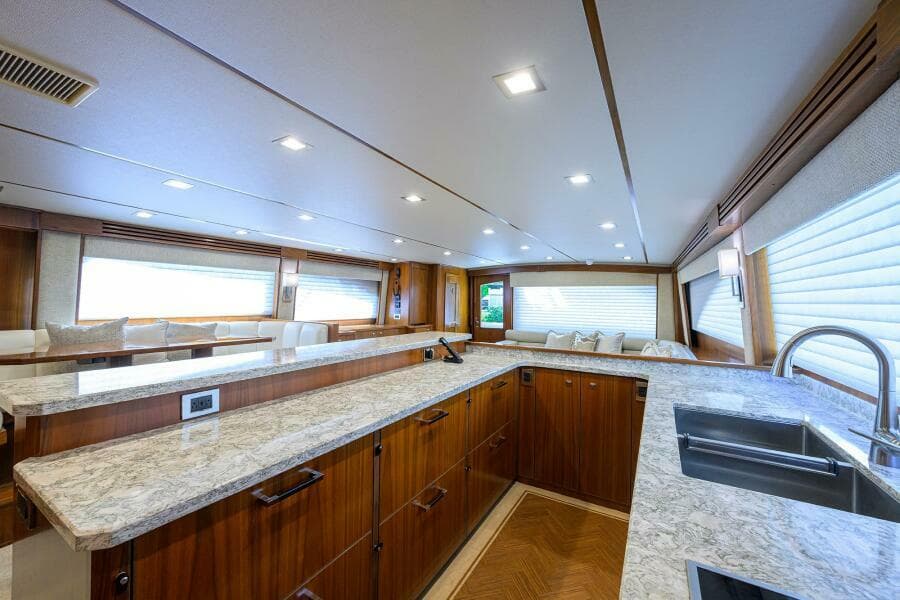 2019 Viking 80 Convertible - Photo 9