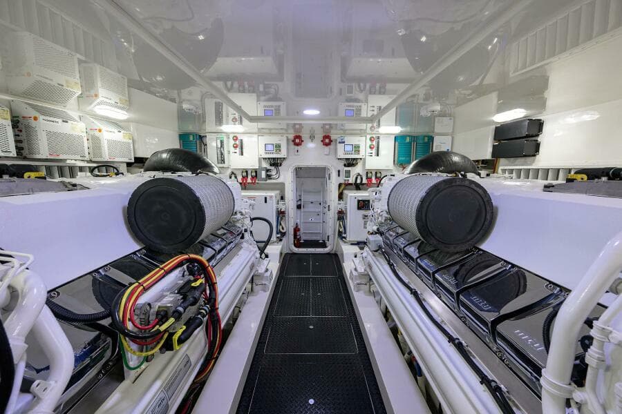 2019 Viking 80 Convertible - Photo 44