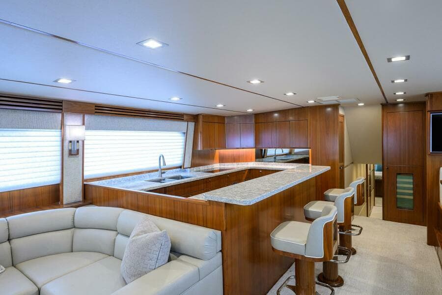 2019 Viking 80 Convertible - Photo 7