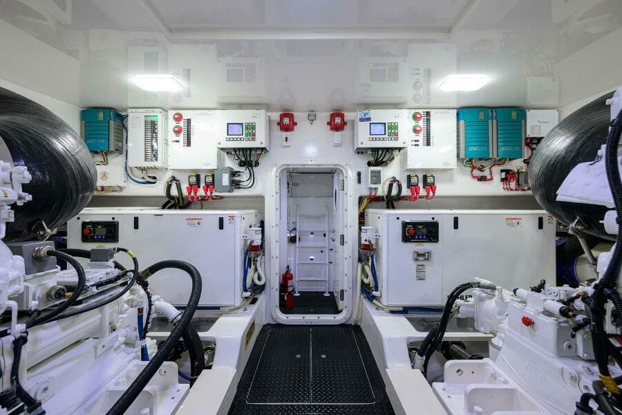 2019 Viking 80 Convertible - Photo 45
