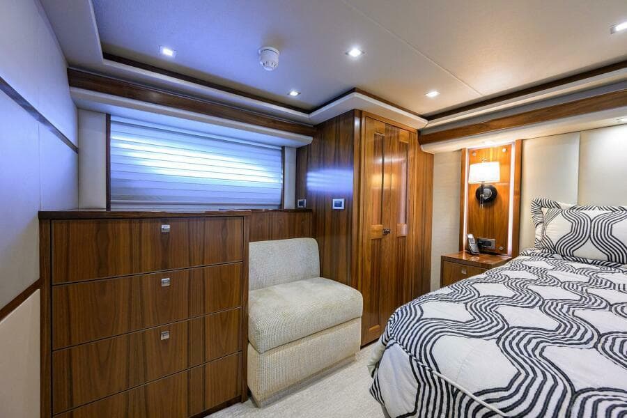 2019 Viking 80 Convertible - Photo 13