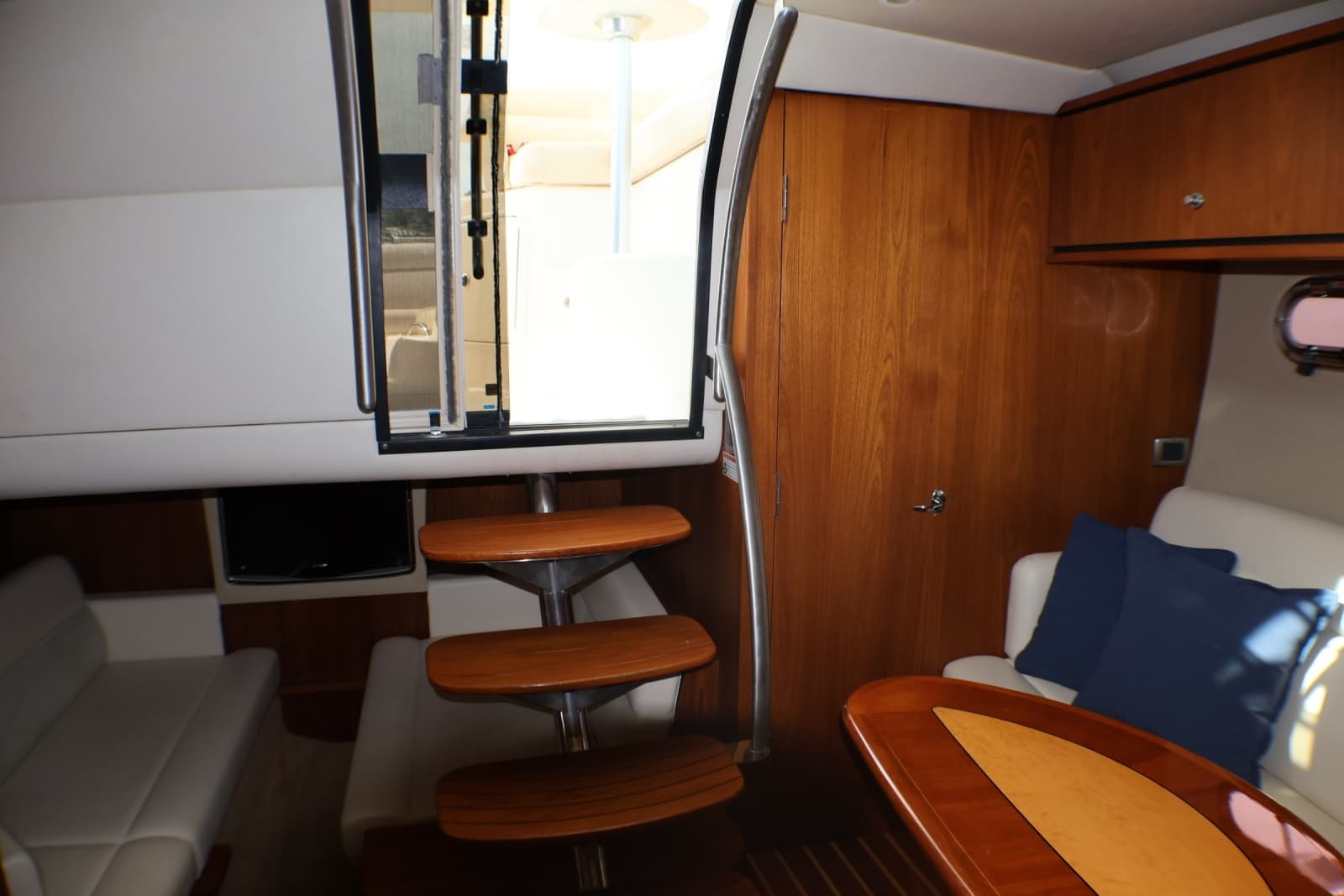 2009 Tiara Yachts 3500 Sovran - Photo 20