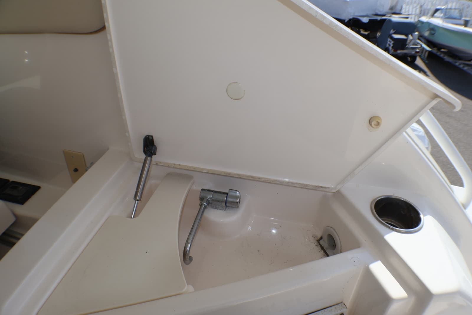 2009 Tiara Yachts 3500 Sovran - Photo 13