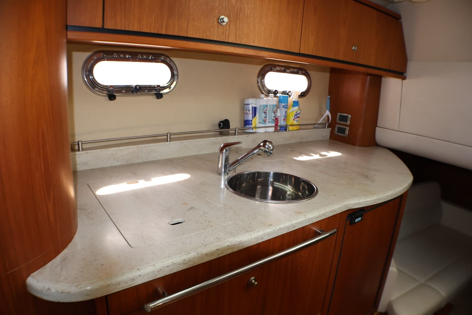 2009 Tiara Yachts 3500 Sovran - Photo 17