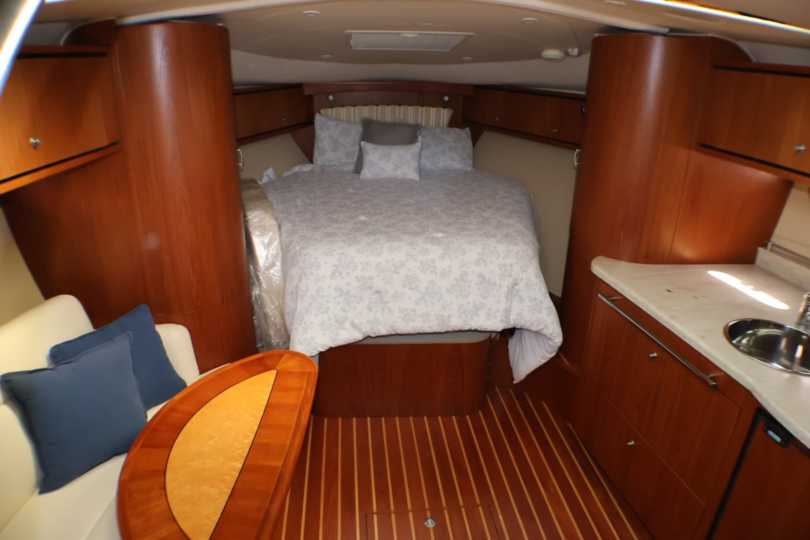 2009 Tiara Yachts 3500 Sovran - Photo 16