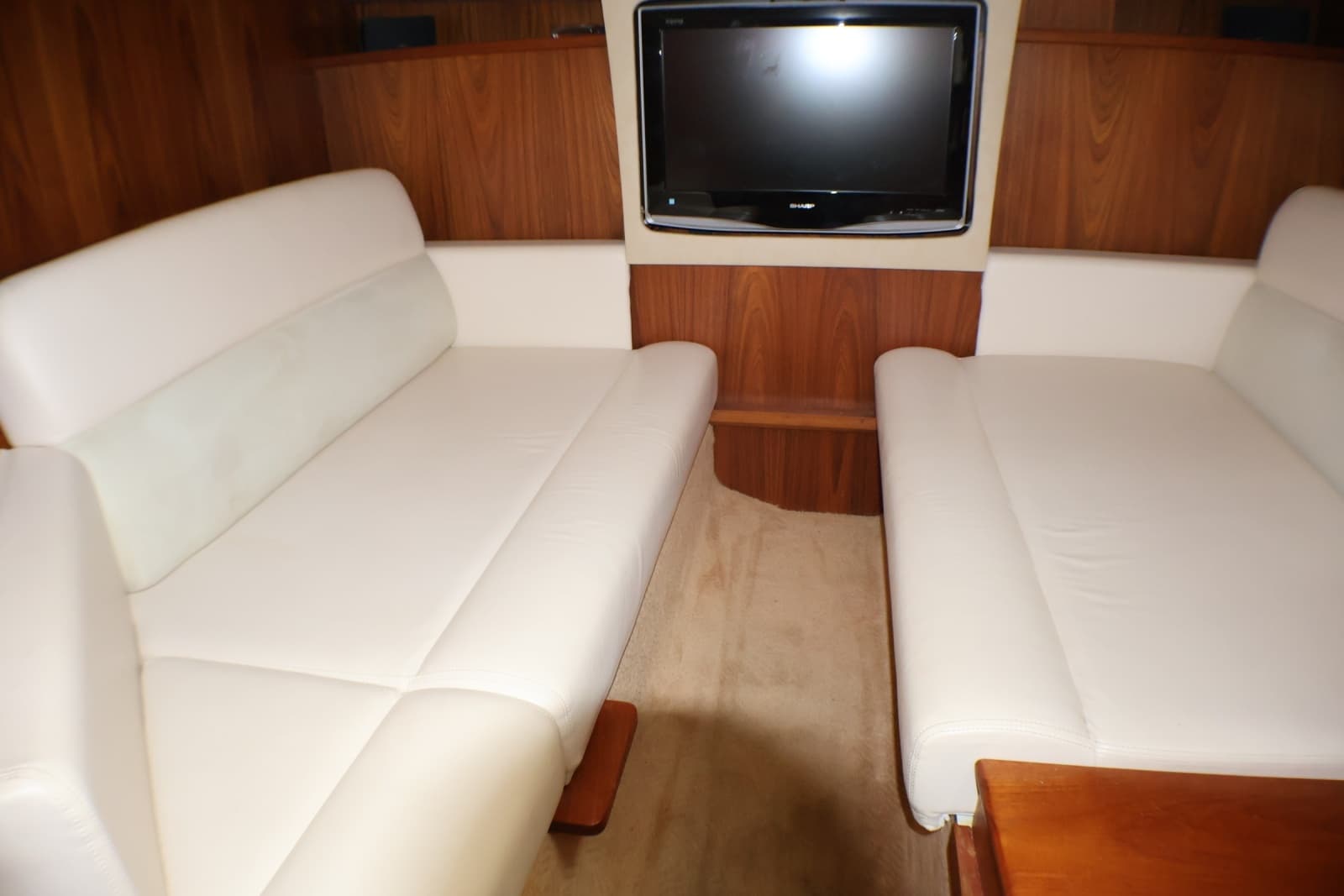 2009 Tiara Yachts 3500 Sovran - Photo 18