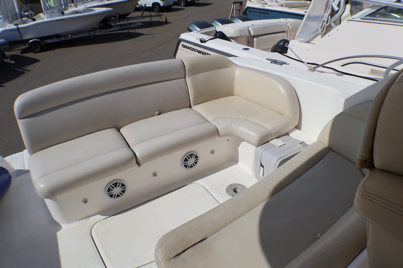 2009 Tiara Yachts 3500 Sovran - Photo 10