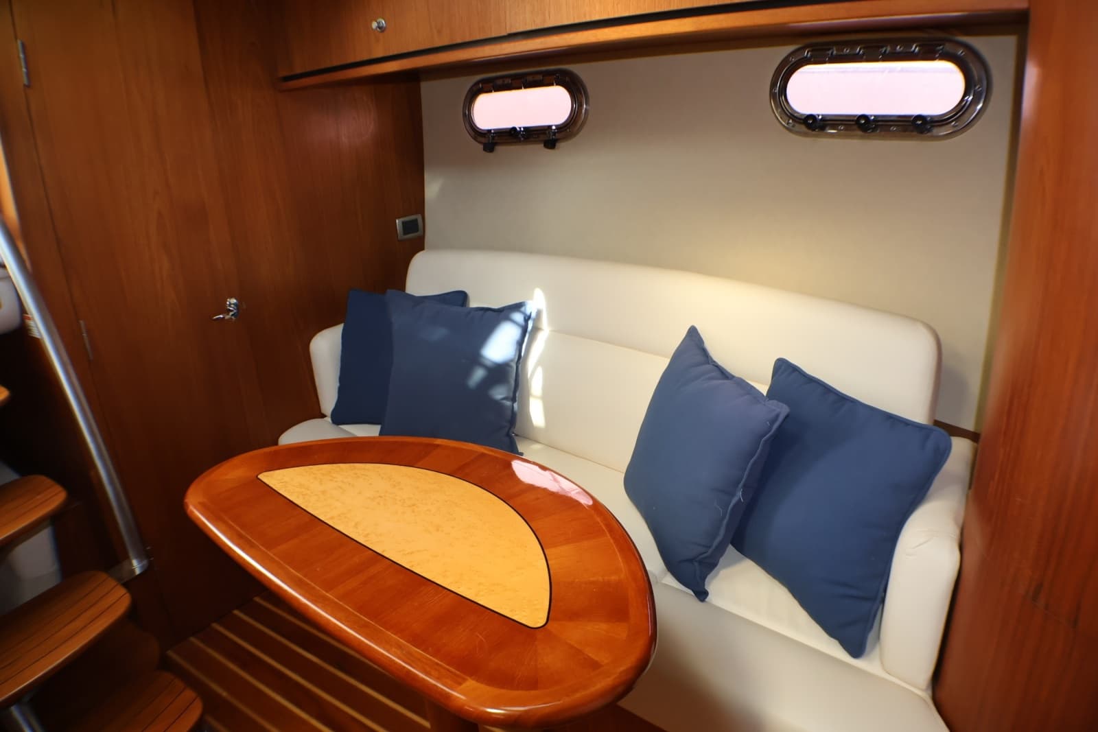 2009 Tiara Yachts 3500 Sovran - Photo 19