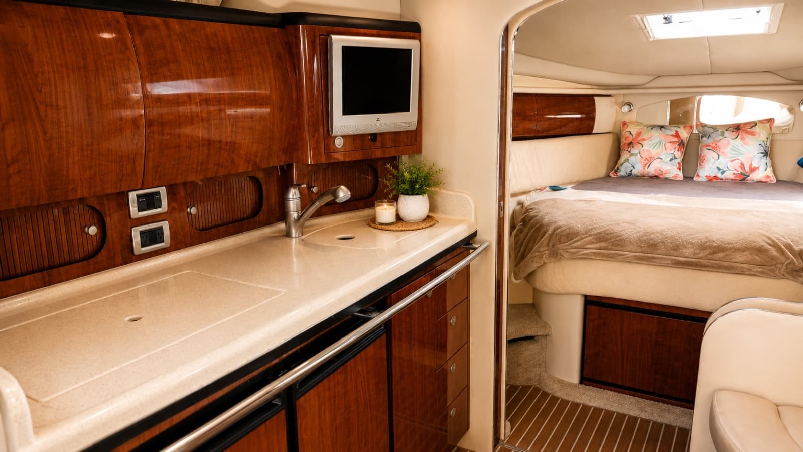 2004 Sea Ray 360 Sundancer - Photo 29