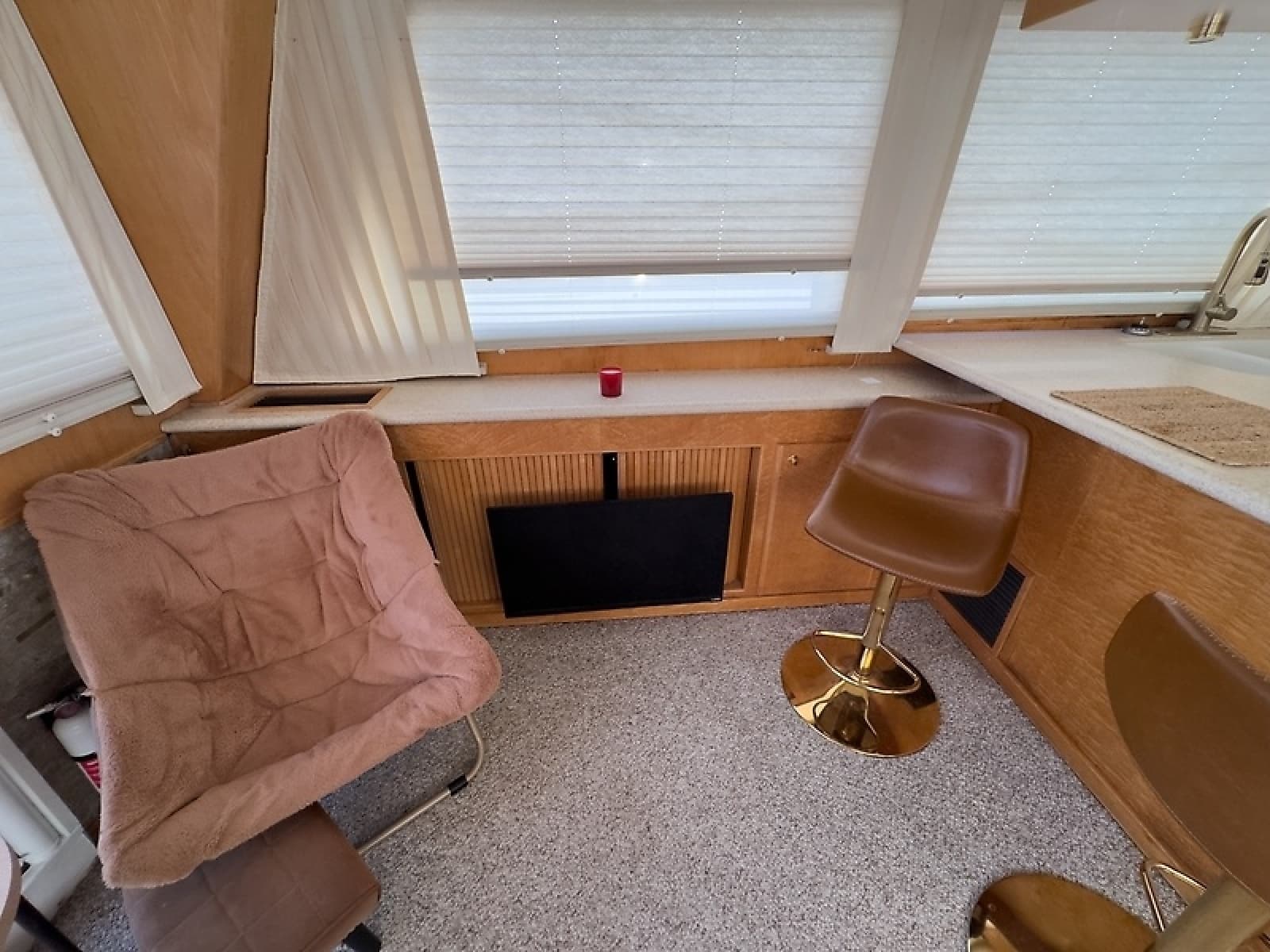 1999 Navigator 5300 - Photo 35