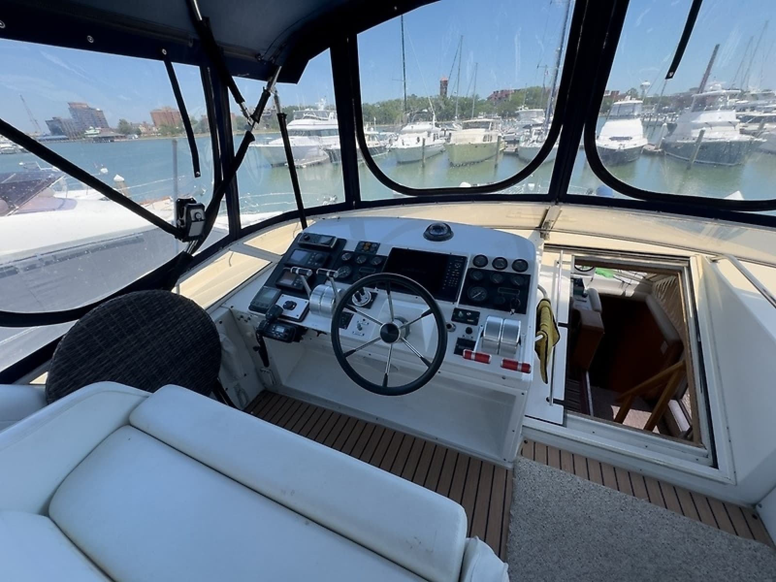 1999 Navigator 5300 - Photo 47