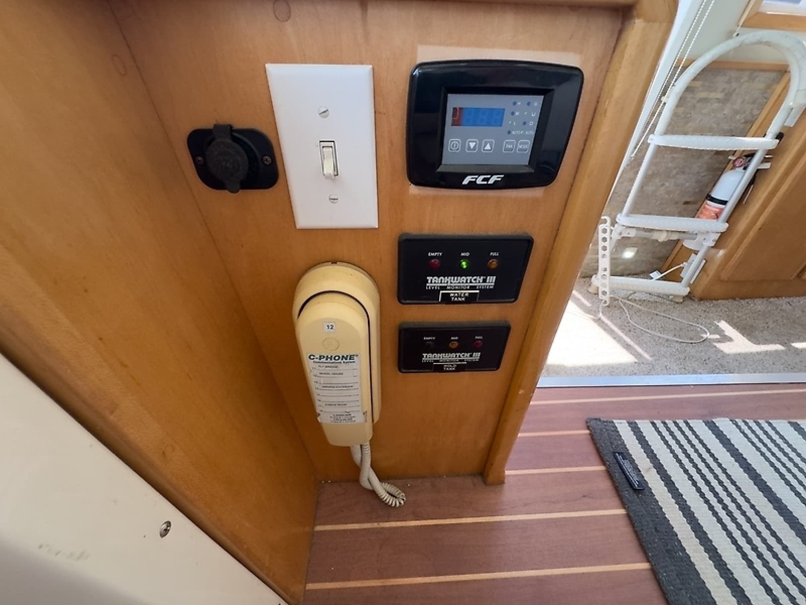 1999 Navigator 5300 - Photo 27