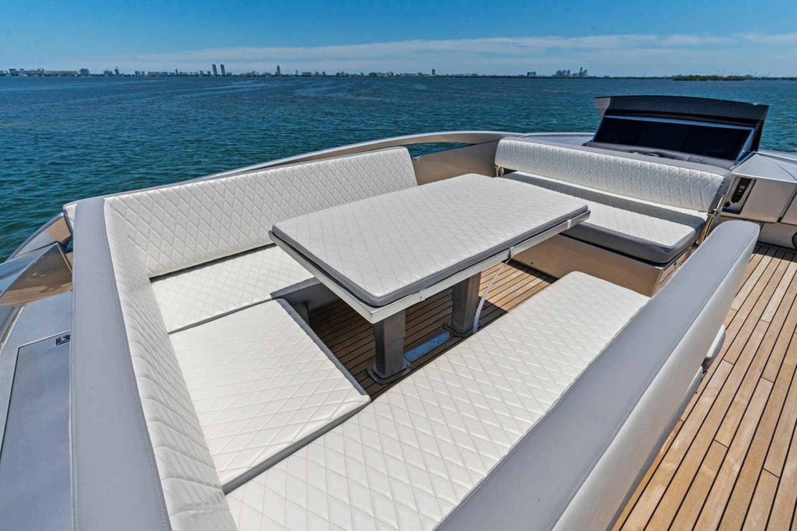 2012 Pershing 92 - Photo 12