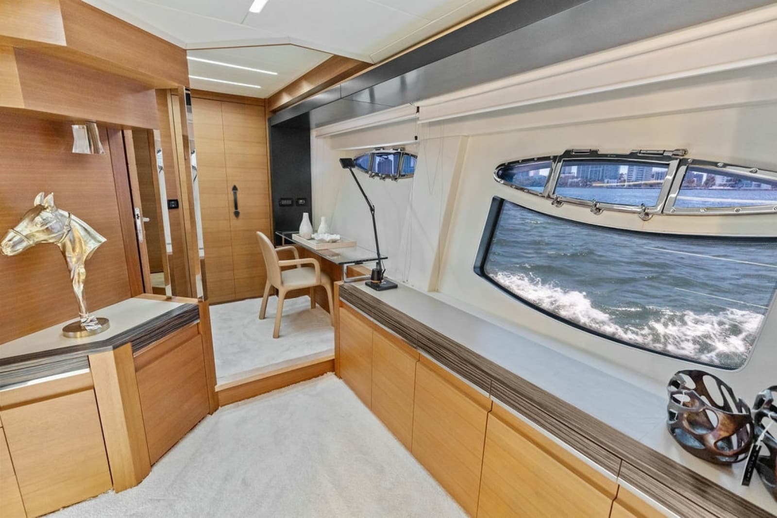 2012 Pershing 92 - Photo 36