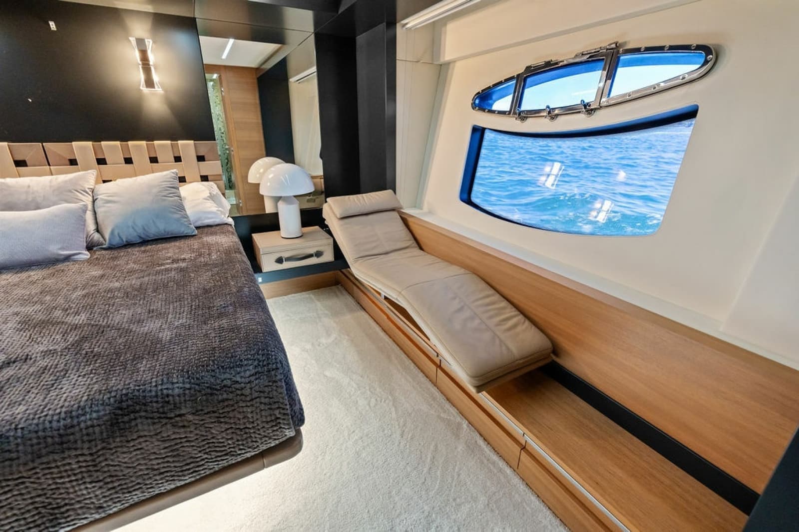 2012 Pershing 92 - Photo 35