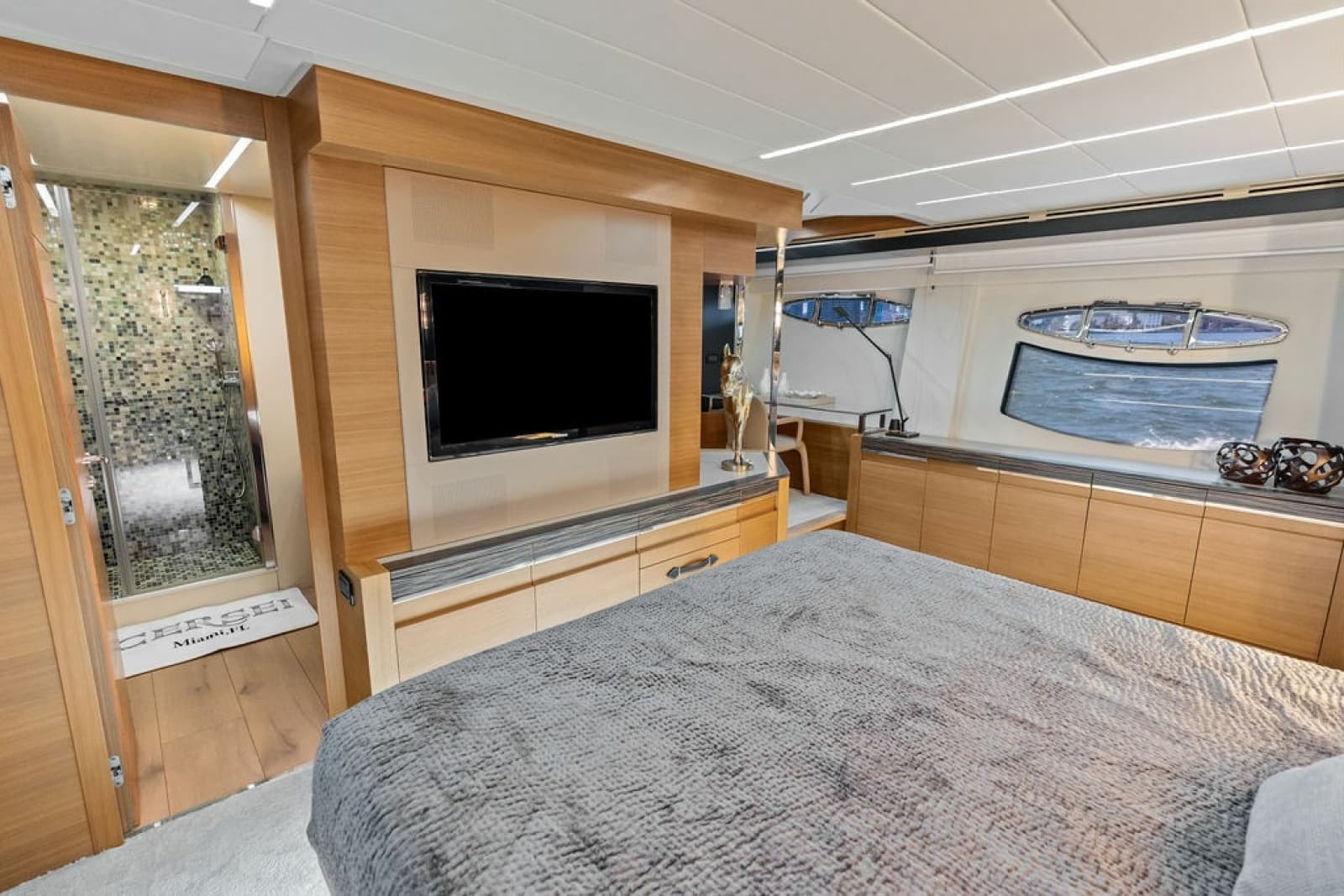 2012 Pershing 92 - Photo 30