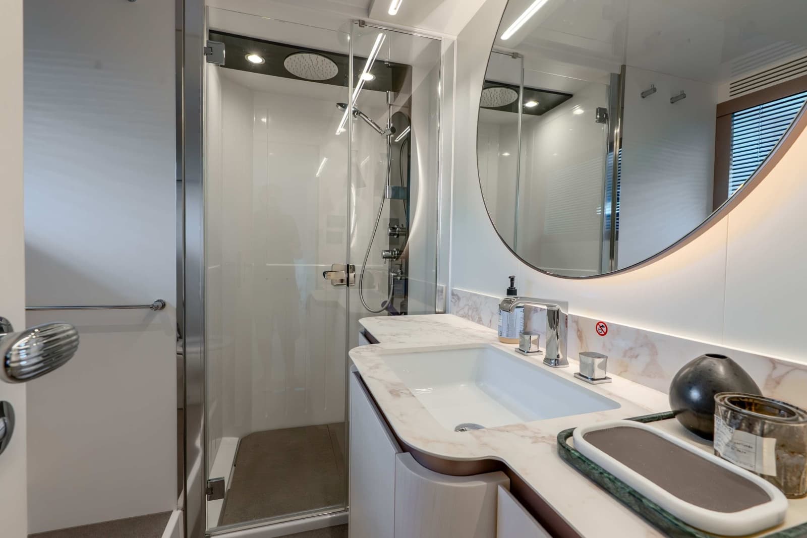 2023 Azimut Magellano 66 - Photo 26