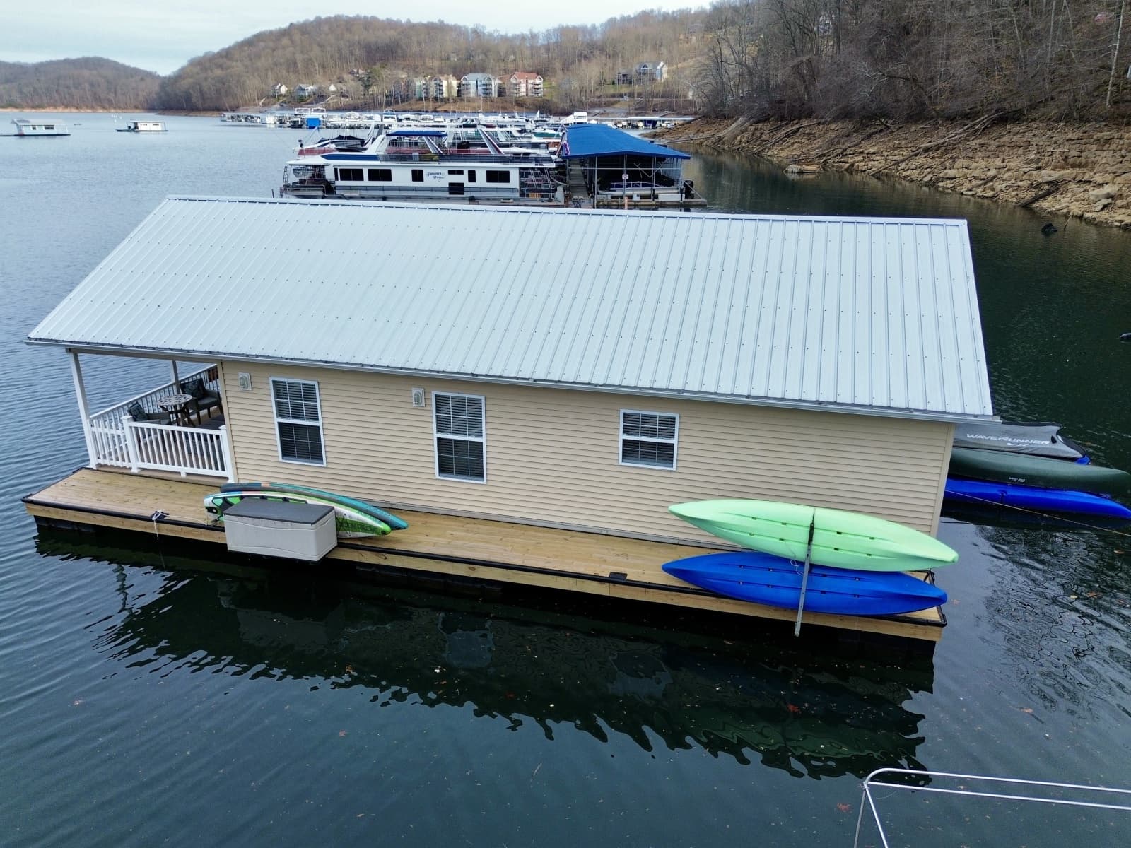 2002 Custom 23 x 31 Floating Cabin - Approx 729sqft - Photo 10