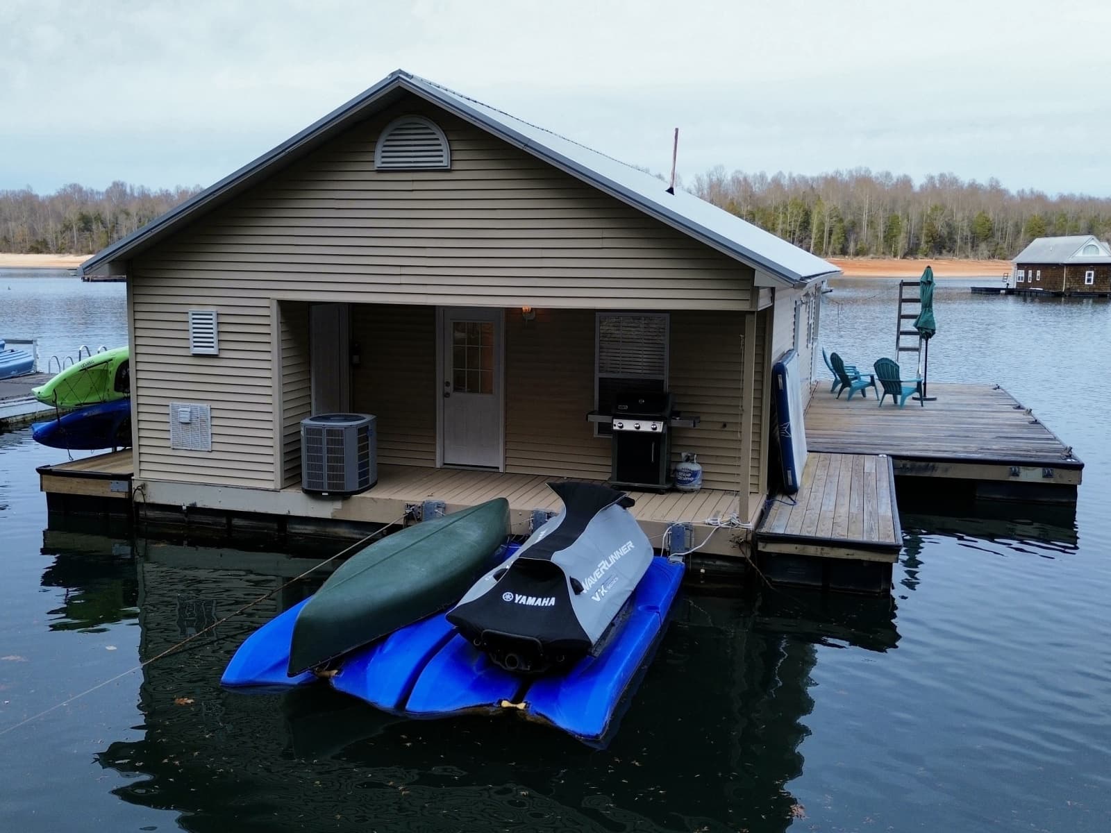 2002 Custom 23 x 31 Floating Cabin - Approx 729sqft - Photo 7